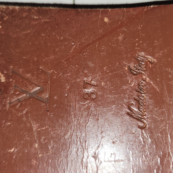 Louis Vuitton Escale Palma Flat Thong Sandals - Picture 3 of 5